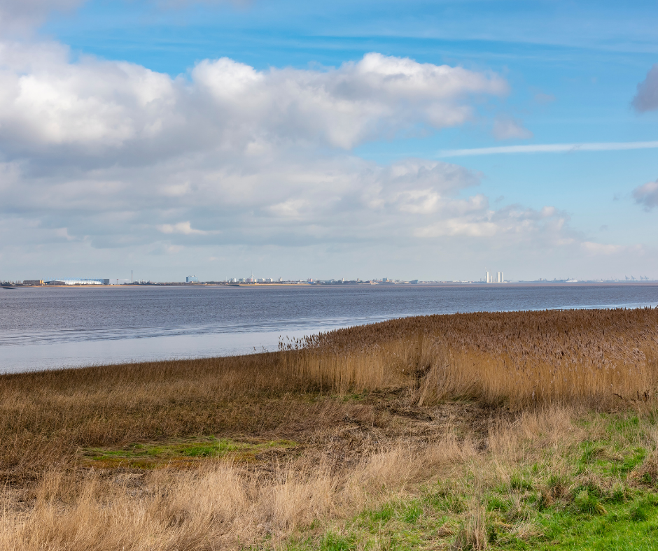 photo of the river humber from the south bank in north lincolnshire